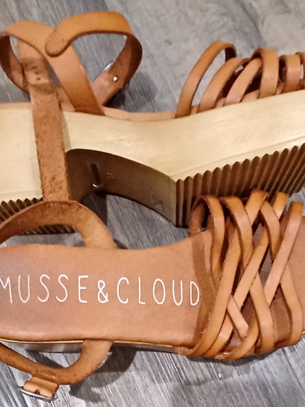 Moss & Cloud Tan Woven Strap Size 5 Women's Sandals - Picture 3 of 5